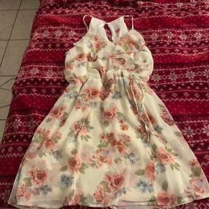 Size small in children fits 3-5 in size can fit juniors as well